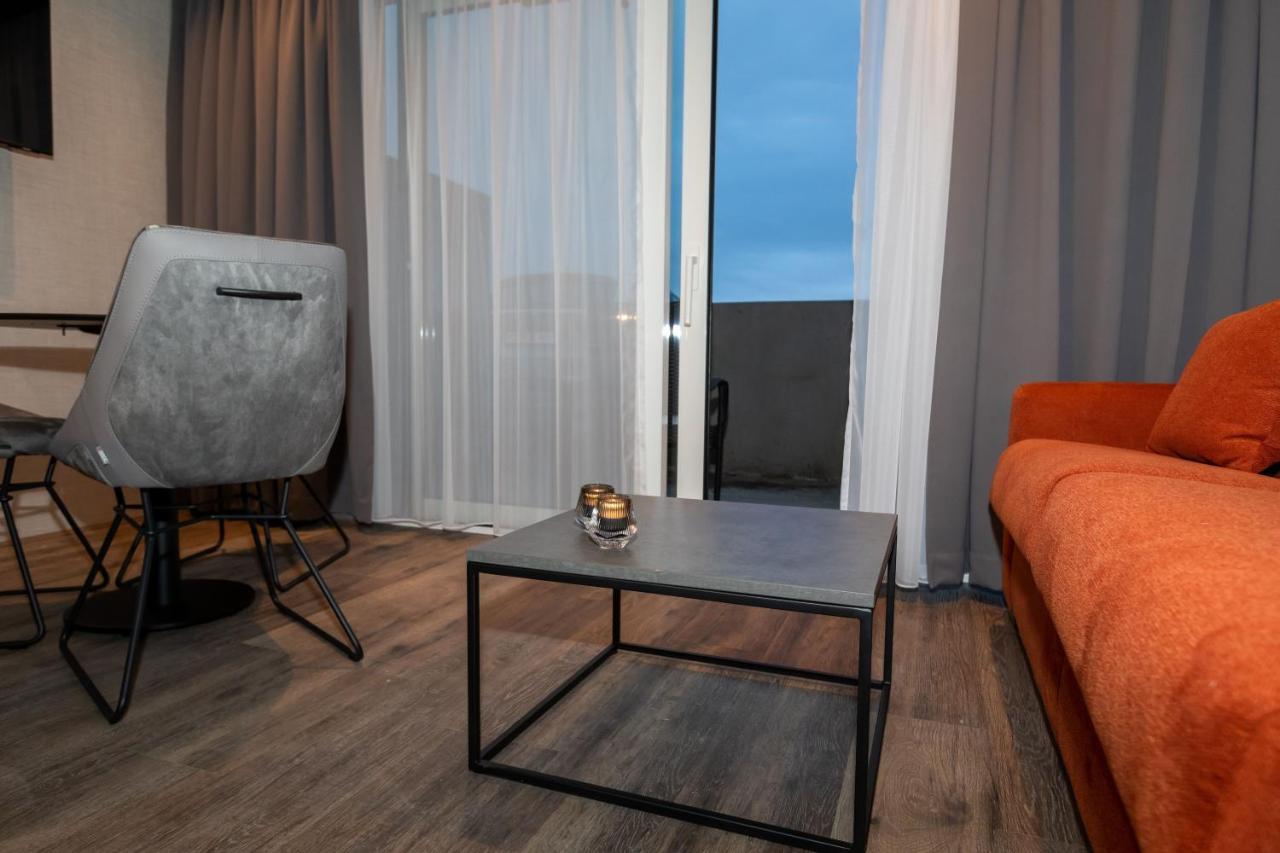 Hotel Halond Akureyri Bagian luar foto