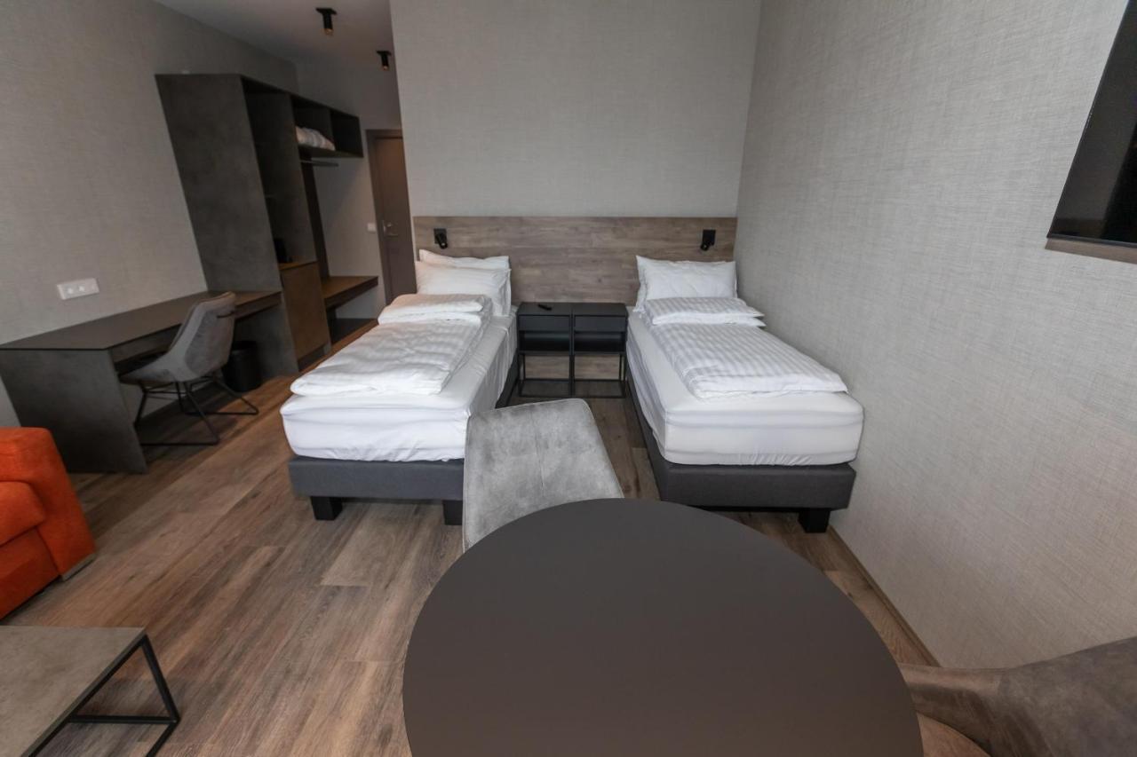 Hotel Halond Akureyri Bagian luar foto